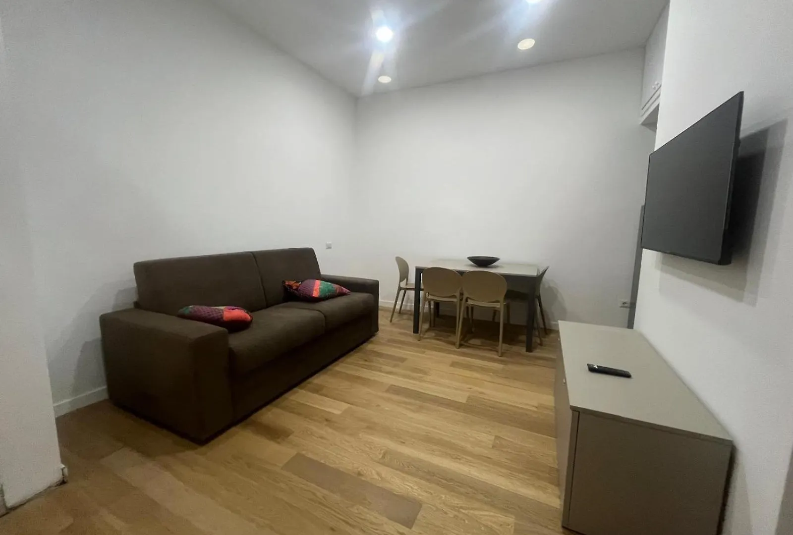 Milano Apartment 0*, Milan